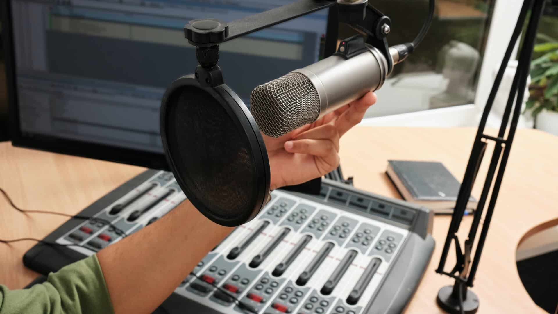 5 Tips to Boost Audience Engagement in Radio Programming