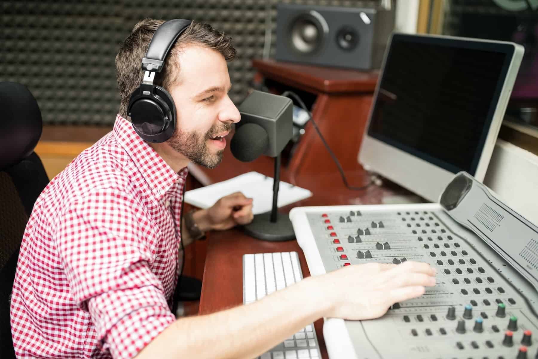 Creating Engaging Radio Show Formats: Tips and Strategies for Radio Program Success