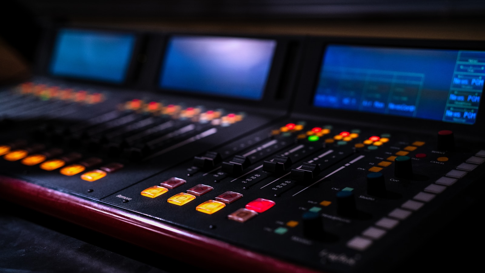 Radio Voice Tracking: How It Actually Works